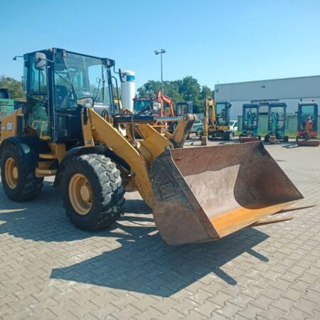 2018 CAT 908M