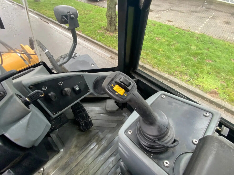 2011 Caterpillar 930H - Image 3
