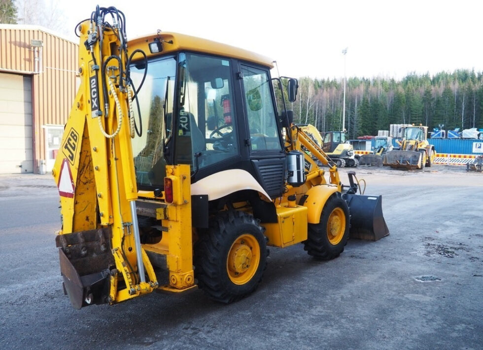 2002 JCB 2CX - Image 2