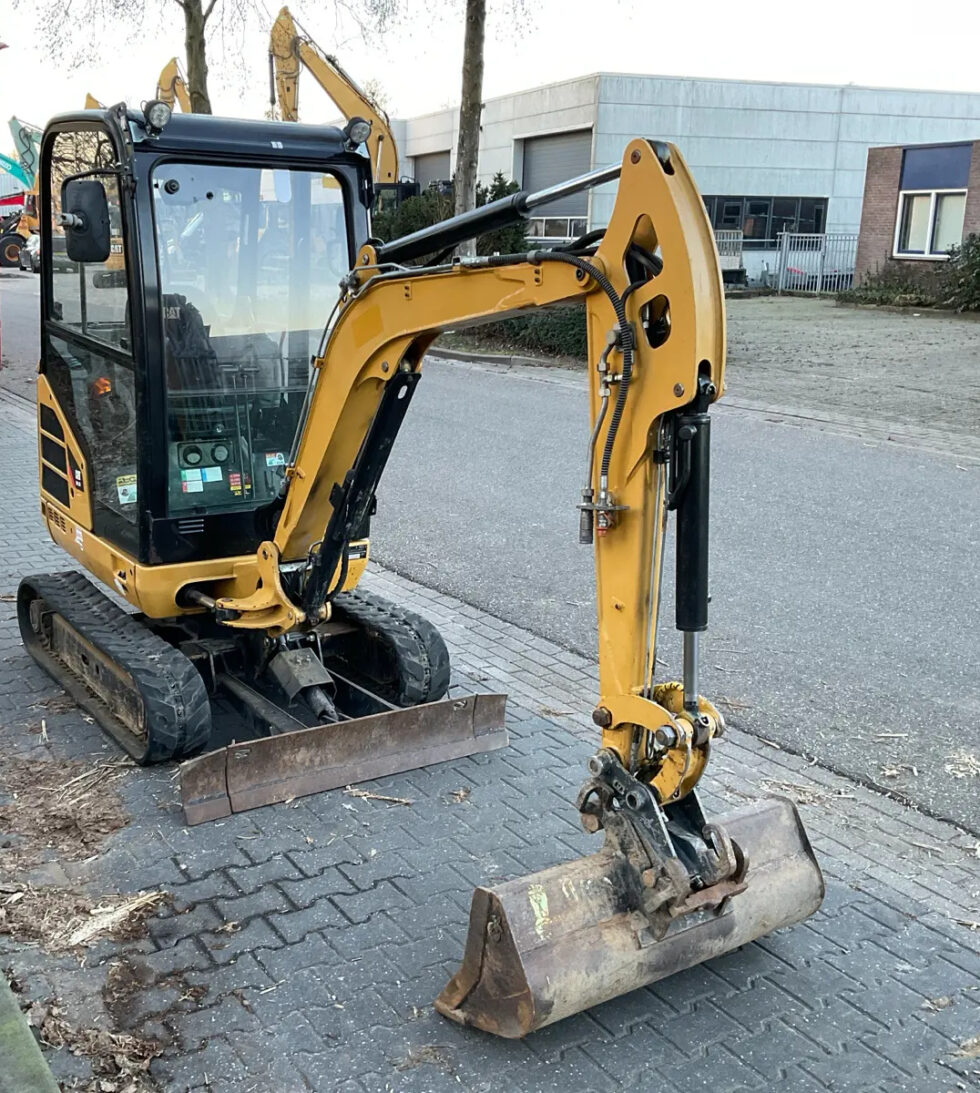 2015 CAT 301.7D