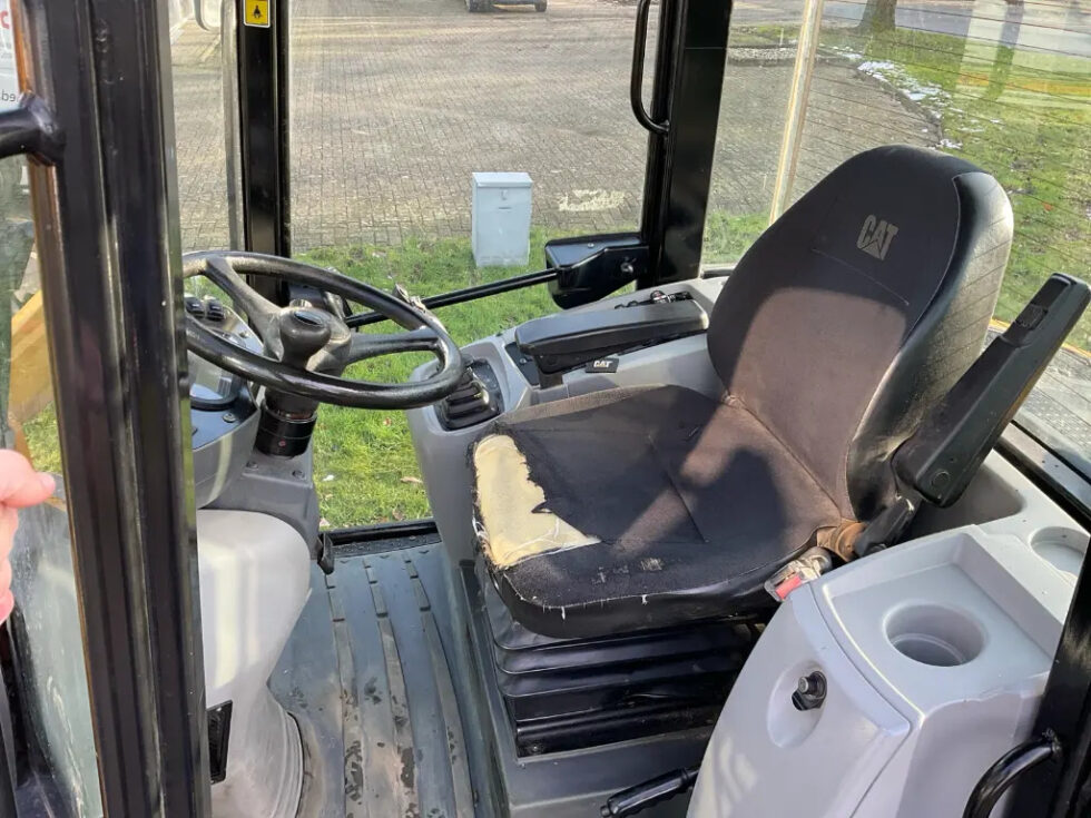 2015 CAT 908M - Image 3
